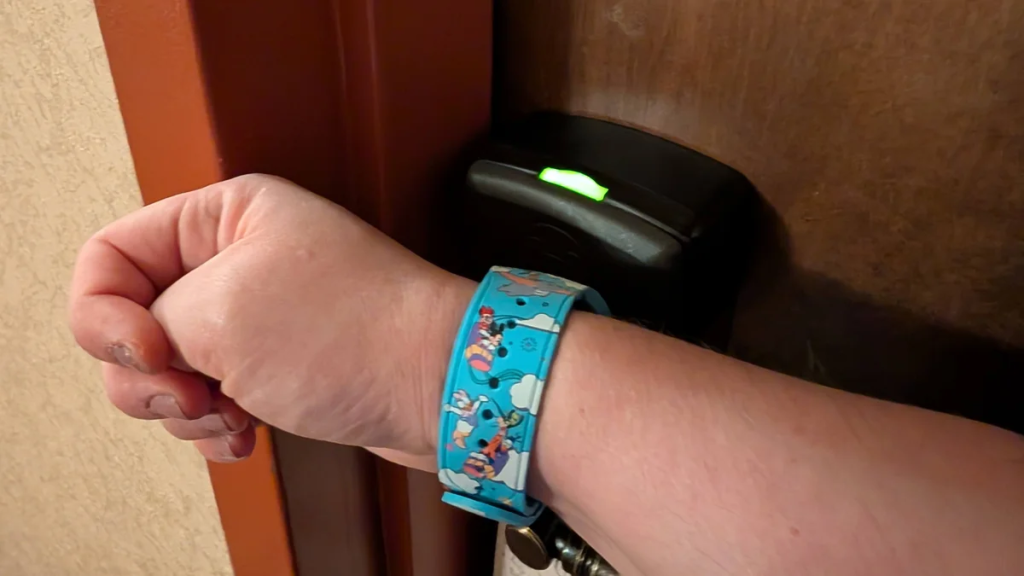 Chave de quarto de hotel com bandas escritas RFID